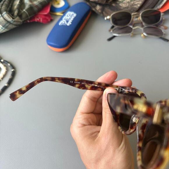 Brown Tortoise Shell Wayfarer Club Polaroid Sunglasses - Picture 8 of 8